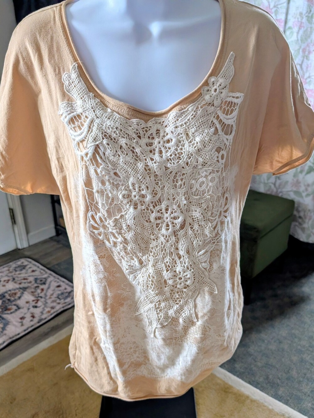 Sundance Applique Lace Tee Sz. Med